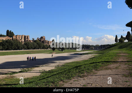 L'Italie. Rome. Le Circus Maximus. Les courses de chars romains antiques stadium. Point de vue. Ruines. Banque D'Images