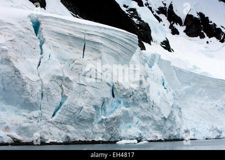 L'antarctique, Paradise Bay, fin de la rupture dans la mer pour former des icebergs Banque D'Images
