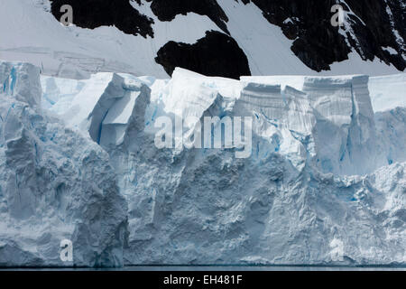 L'antarctique, Paradise Bay, fin de la rupture dans la mer pour former des icebergs Banque D'Images