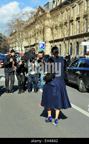 Nausheen styliste Shah arrivant à la Cedric Charlier défilé à Paris - mars 4, 2015 - Photo : Céline Gaille Manhattan piste/Mindesthonorar 50,- EUR / frais minimum 50,- EUR/photo alliance Banque D'Images