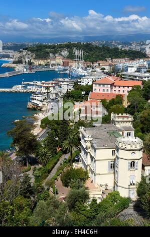 France, Alpes Maritimes, Nice, l'entrée du port et la Villa La côte (la Côte) qui abrite le tribunal administratif en premier plan Banque D'Images