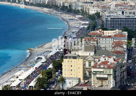 France, Alpes Maritimes, Nice, la Promenade des Anglais sur le front de mer et 9 lignes obliques travail de l'artiste Bernar Venet Banque D'Images