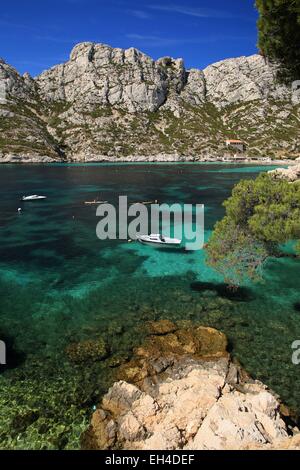 France, Bouches du Rhône, Marseille, Parc National des Calanques, bateaux du Sormiou Creek, kayak de mer Banque D'Images