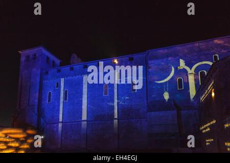 France, Dordogne, Saint Avit Senieur, sur le Chemin de Compostelle, classée au Patrimoine Mondial de l'UNESCO, courts de l'église pendant les murmures spectacle son et lumière Banque D'Images