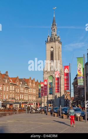 Belgique, Wallonie, Hainaut, Tournai, grand place et son Beffroi classé au Patrimoine Mondial par l'UNESCO Banque D'Images