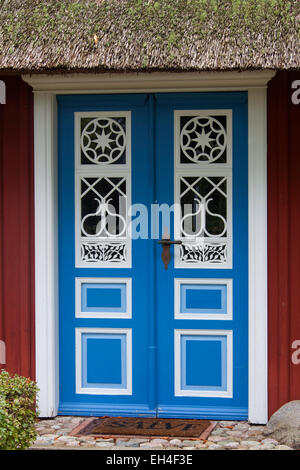 Porte d'entrée décorée d'idylliques chaumière à naissance auf dem Darß / Darss, Fischland-Darss-Zingst, Allemagne Banque D'Images