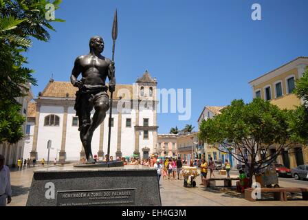 Le Brésil, l'Etat de Bahia, Salvador de Bahia, centre historique classé au Patrimoine Mondial par l'UNESCO, le quartier Pelourinho, Praça da Sé, hommage commémoratif à Zumbi qui était l'un des plus importants chefs de royaume autonome des Palmares, fondé au 17e siècle Banque D'Images