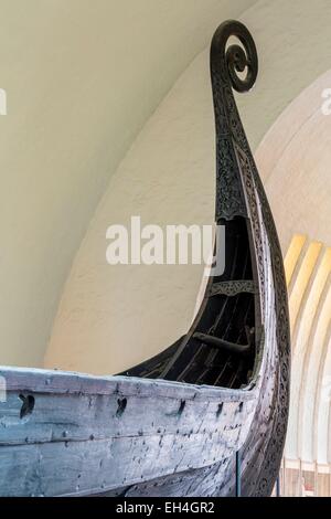 La Norvège, Oslo, Bygd°y, Viking Ship Museum (Vikingskiphuset) ouvert en 1930, navire Oseberg datant de 820 et découvert dans un tumulus funéraire en T°nsberg, détail du drakkar Banque D'Images