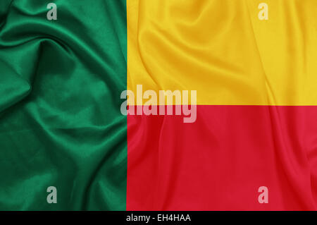 Bénin - en agitant le drapeau national sur la texture de la soie Banque D'Images