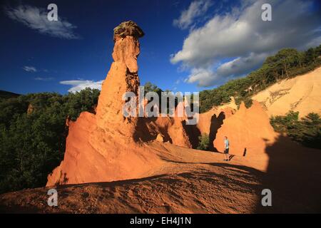 La France, Vaucluse, Avignon, Tourisme en carrières d'ocres, le Colorado provençal dans le Parc Naturel Régional du Luberon (Parc Naturel Régional du Luberon) Banque D'Images