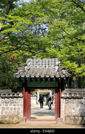 La Corée du Sud, Séoul, l'harmonie entre la nature et l'architecture traditionnelle dans le Jardin Secret (Biwon) de la prospérité (le Palais Changdeokgung Palace Vertu) inscrite au Patrimoine Mondial de l'UNESCO Banque D'Images