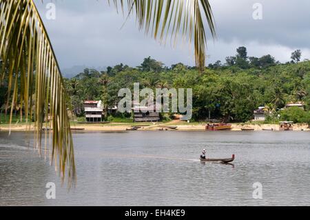 France, Guyane, Parc amazonien de Guyane (Parc amazonien de la Guyane), pirogue sur le Lawa, en aval de devenir le fleuve Maroni Banque D'Images