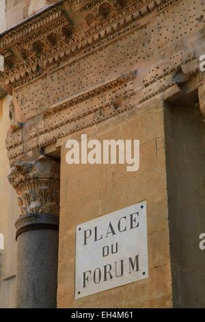 France, Bouches du Rhône, Arles, vieux forum, inscrite au Patrimoine Mondial de l'UNESCO, forum place Banque D'Images