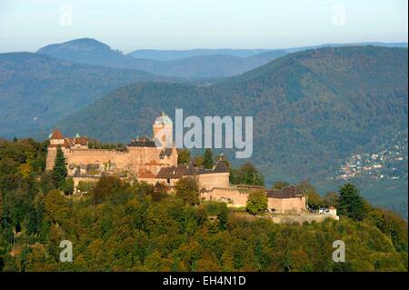 La France, Bas Rhin, Orschwiller, château du Haut Koenigsbourg (vue aérienne) Banque D'Images