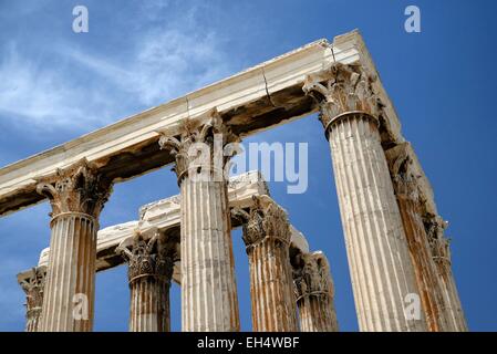Grèce, Athènes, Attique, colonnes corinthiennes du temple de Zeus Olympien Banque D'Images