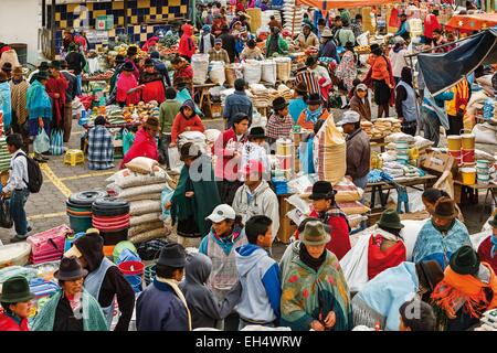 L'Équateur, Cotopaxi, Zumbahua, jour de marché au village de Zumbahua, vue générale de l'essor du marché intérieur Banque D'Images