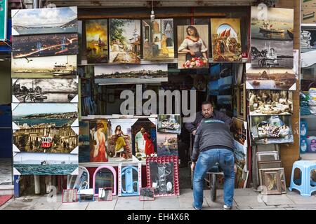 La Turquie, Istanbul, centre historique classé au Patrimoine Mondial par l'UNESCO, district d'Eminonu, façade d'un magasin qui vend des peintures tourisme turc Banque D'Images