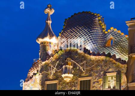 Espagne, Catalogne, Barcelone, l'Eixample, la Casa Battlo (Battlo House) de l'architecte Antoni Gaudi au 43 Passeig de Gracia, inscrite au Patrimoine Mondial de l'UNESCO Banque D'Images