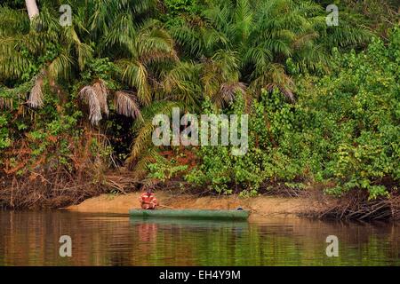 Le Gabon, Ogooue-Maritime Province, l'une des nombreuses rivières du Fernan Vaz (lagune Nkomi) Banque D'Images