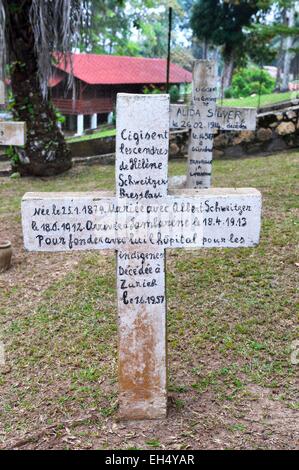 Le Gabon, Moyen-Ogooue Province, Lambaréné, Hôpital Albert Schweitzer, tombe de Louis Schweitzer Banque D'Images