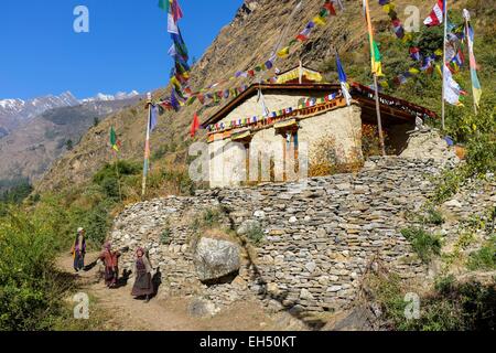 Le Népal, Gandaki zone, Tsum valley trek, monastère bouddhiste Banque D'Images