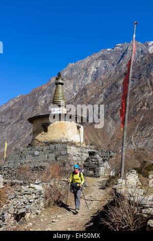 Le Népal, Gandaki zone, Tsum valley, trek dans Chhule chorten (alt.3347m) Banque D'Images