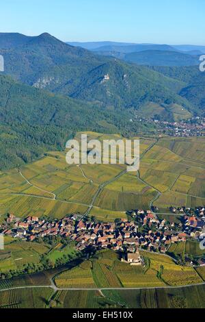 La France, Haut Rhin, Alsace, Hunawihr, intitulée Les Plus Beaux Villages de France (Les Plus Beaux Villages de France), église St Hune (vue aérienne) Banque D'Images