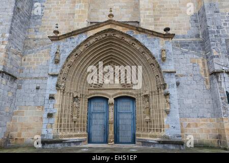 Espagne, Province de Biscaye, Pays Basque, Guernica, Gernika-Lumo, la porte d'église Banque D'Images