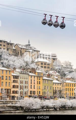 France, Isère, Grenoble, Saint Laurent district sur la rive droite de la rivière Isère, téléphérique Grenoble-Bastille et ses bulles, la plus ancienne ville téléphérique du monde Banque D'Images