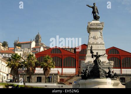 Portugal, région nord, centre historique de Porto, classé au Patrimoine Mondial de l'UNESCO, marché couvert Ferreira Borges Banque D'Images