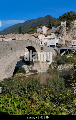 France, Drôme, Nyons, pont romain sur l'Eygues Banque D'Images