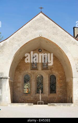 France, Haute Marne, Auberive Auberive, abbaye fondée en 1135, au chevet de style roman datant du Moyen Age Banque D'Images