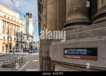 Ville de London Magistrates' Court est un palais de justice dans la ville de Londres. Un panneau indique à l'entrée des tribunaux Banque D'Images