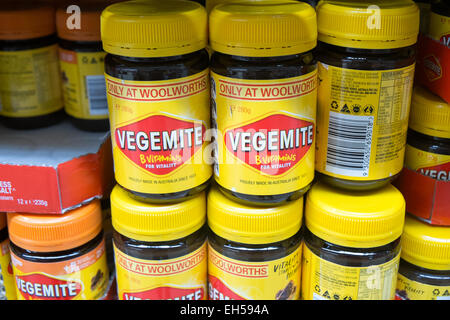 Vegemite sur vente d'un supermarché Woolworths store à Mona Vale,Sydney, Australie Banque D'Images