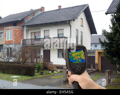 Détection de fuite de chaleur avec caméra infrarouge Banque D'Images