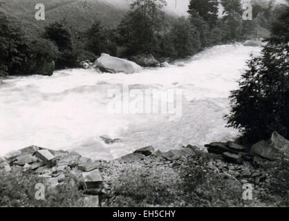 L'Allemagne. 28 Février, 2015. CIRCA 1950 : Stormy mountain river © Igor Golovniov/ZUMA/Alamy Fil Live News Banque D'Images