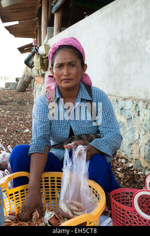 Marché du crabe à Kep, au Cambodge. Occupation traditionnelle pour faire une vie. Banque D'Images