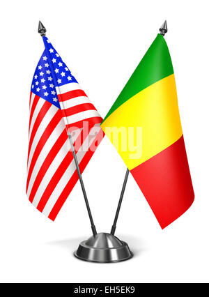 USA et au Mali - drapeaux miniatures isolé sur fond blanc. Banque D'Images