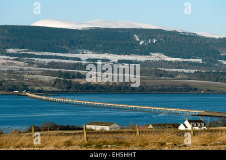 L'A9 pont routier sur l'Estuaire de Cromarty, Inverness-shire, Scotland, UK Banque D'Images