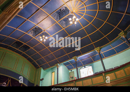 Intérieur de l'époque Victorienne Gaiety Theatre à Shimla, Himachal Pradesh, Inde Banque D'Images