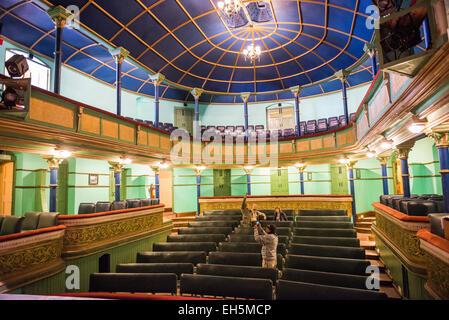 Intérieur de l'époque Victorienne Gaiety Theatre à Shimla, Himachal Pradesh, Inde Banque D'Images