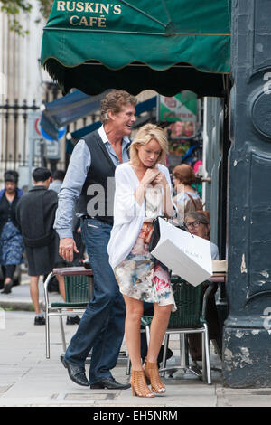 David Hasselhoff et son épouse, Hayley Roberts repéré en Museum Street, Londres. Avec : David Hasselhoff,Hayley Roberts Où : London, Royaume-Uni Quand : 02 mai 2014 Banque D'Images