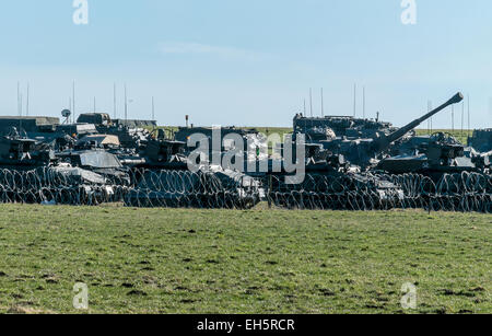 Des centaines de troupes et véhicule de l'Armée inscrivez-vous à un grand exercice d'appel d'exercice militaire Tractable Banque D'Images