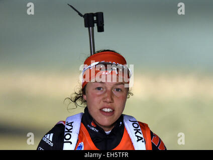 Kontiolahti (Finlande). 07Th Mar, 2015. Le biathlète femelle Dahlmeier Laura de l'Allemagne réagit après le 7, 5 km du sprint aux Championnats du monde de biathlon à Kontiolahti (Finlande), 07 mars 2015. Photo : Ralf Hirschberger/dpa/Alamy Live News Banque D'Images