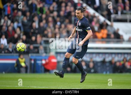 Paris, France. 07Th Mar, 2015. Ligue 1 française de football. Paris St Germain FC par rapport à l'objectif. Zlatan Ibrahimovic (PSG), le PSG a gagné le match 4-1. Credit : Action Plus Sport/Alamy Live News Banque D'Images