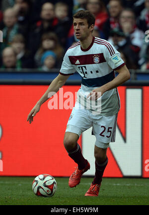 Hanovre, Allemagne. 07Th Mar, 2015. Munich's Thomas Mueller en action pendant le match de football Bundesliga allemande entre Hannover 96 et le FC Bayern Munich, sur la scène de l'IDH à Hanovre, Allemagne, 07 mars 2015. Photo : Peter Steffen/dpa (EMBARGO SUR LES CONDITIONS - ATTENTION - En raison de la lignes directrices d'accréditation, le LDF n'autorise la publication et l'utilisation de jusqu'à 15 photos par correspondance sur internet et dans les médias en ligne pendant le match)/dpa/Alamy Live News Banque D'Images