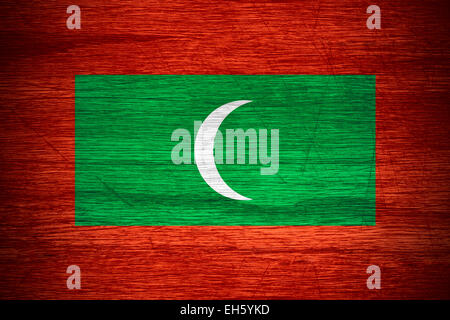 Maldives drapeau ou bannière sur la texture en bois Banque D'Images