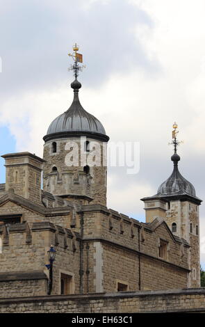 Dômes de la forteresse de pierre de la Tour de Londres, UK Banque D'Images