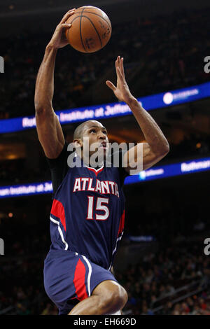 Philadelphie, Pennsylvanie, USA. 7 mars, 2015. Centre Atlanta Hawks Al Horford (15) va jusqu'à la prise de vue au cours de la NBA match entre les Atlanta Hawks et les Philadelphia 76ers au Wells Fargo Center de Philadelphie, Pennsylvanie. © csm/Alamy Live News Crédit : Cal Sport Media/Alamy Live News Banque D'Images