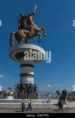 Fontaine avec guerrier sur un cheval, Skopje Banque D'Images